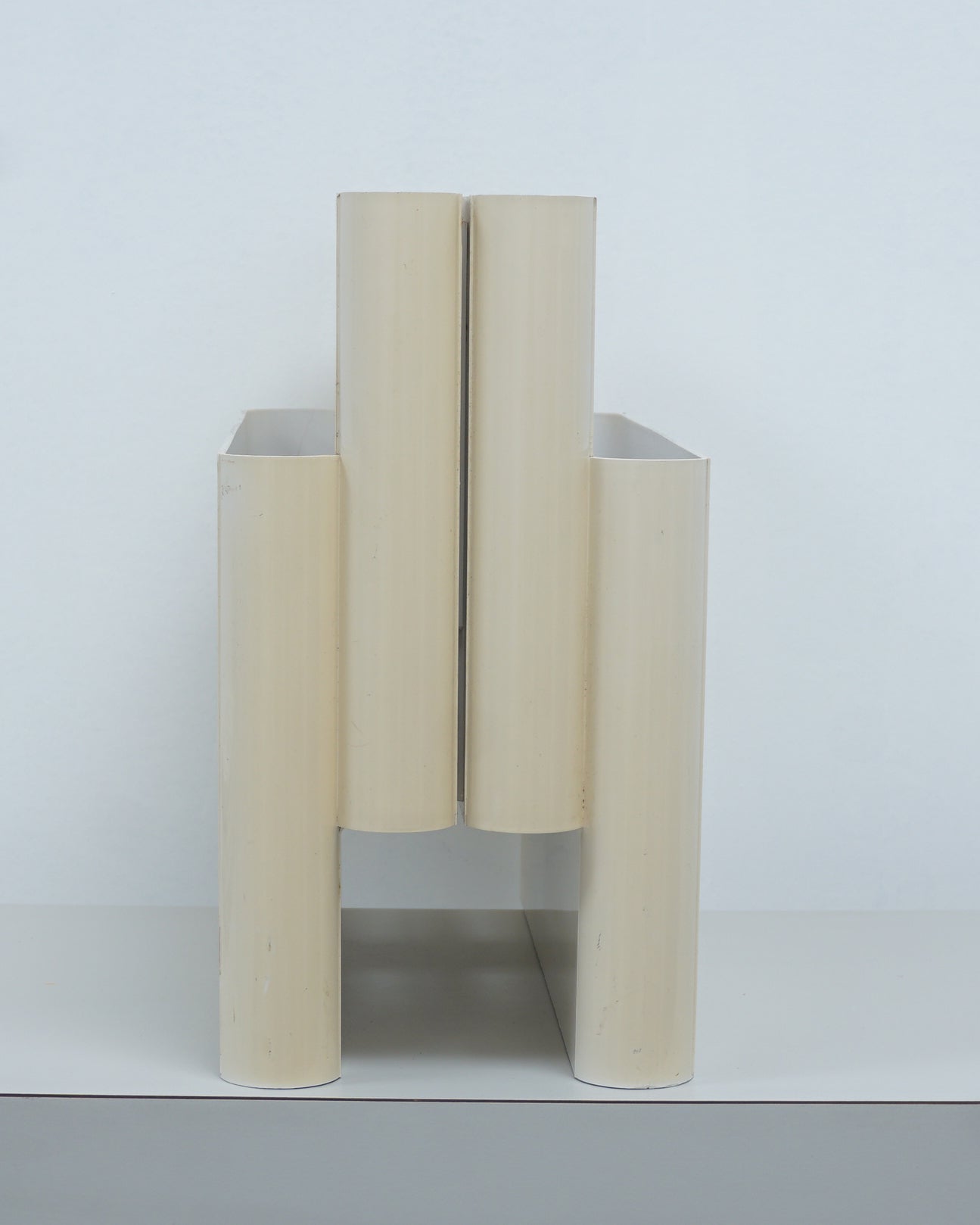 1970s Cream Plastic 3-Tiered Magazine Rack 4676 by Giotto Stoppino for Kartell