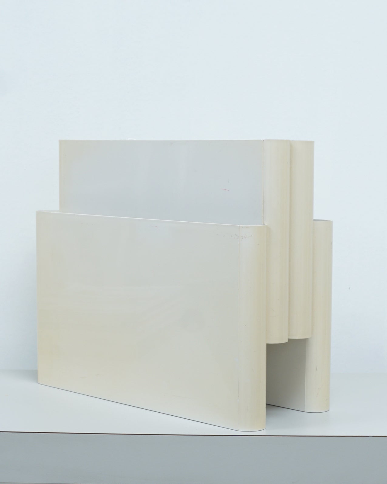 1970s Cream Plastic 3-Tiered Magazine Rack 4676 by Giotto Stoppino for Kartell