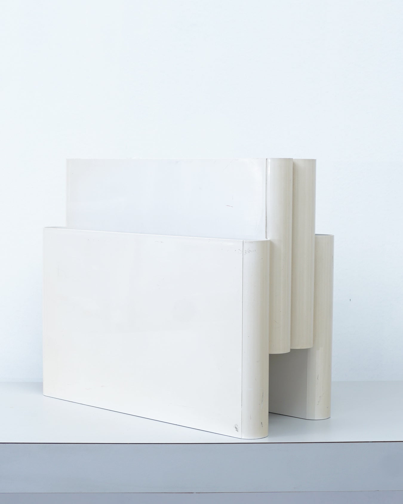 1970s Cream Plastic 3-Tiered Magazine Rack 4676 by Giotto Stoppino for Kartell
