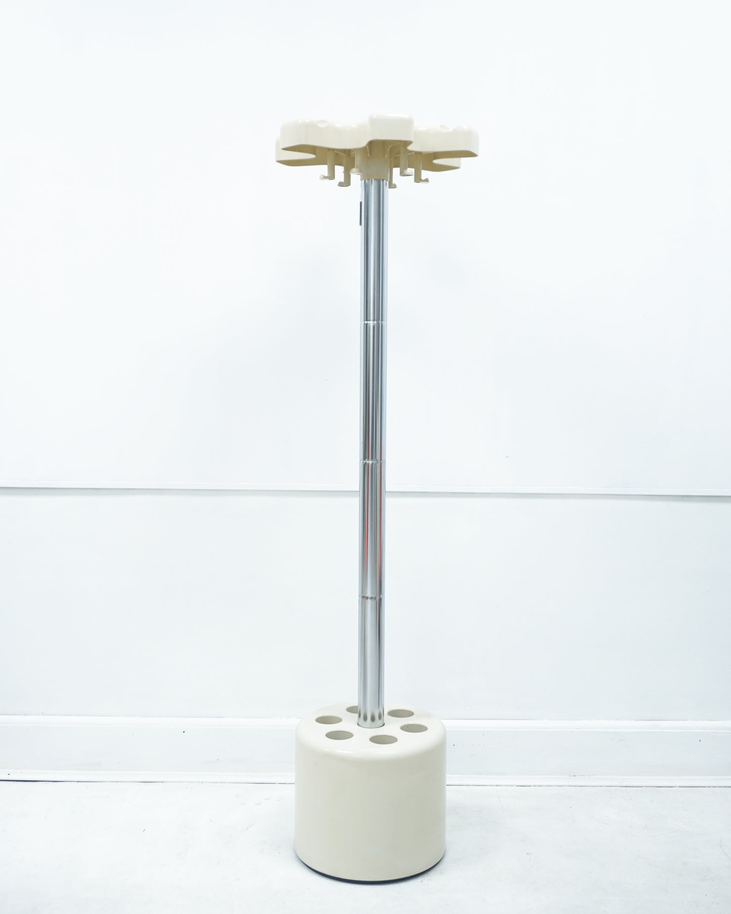1968 Cream Velca Valet Stand, VIP Model, Designed by Paolo Orlandini and Roberto Lucci