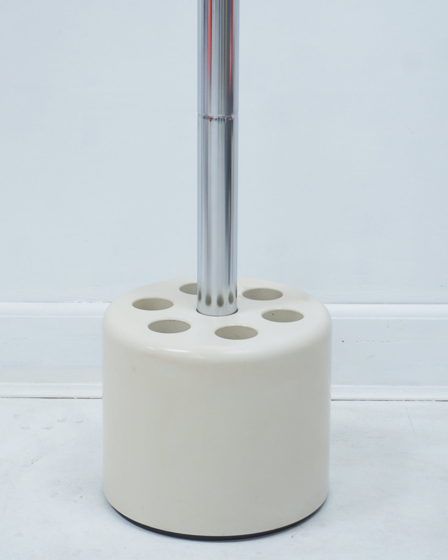 1968 Cream Velca Valet Stand, VIP Model, Designed by Paolo Orlandini and Roberto Lucci