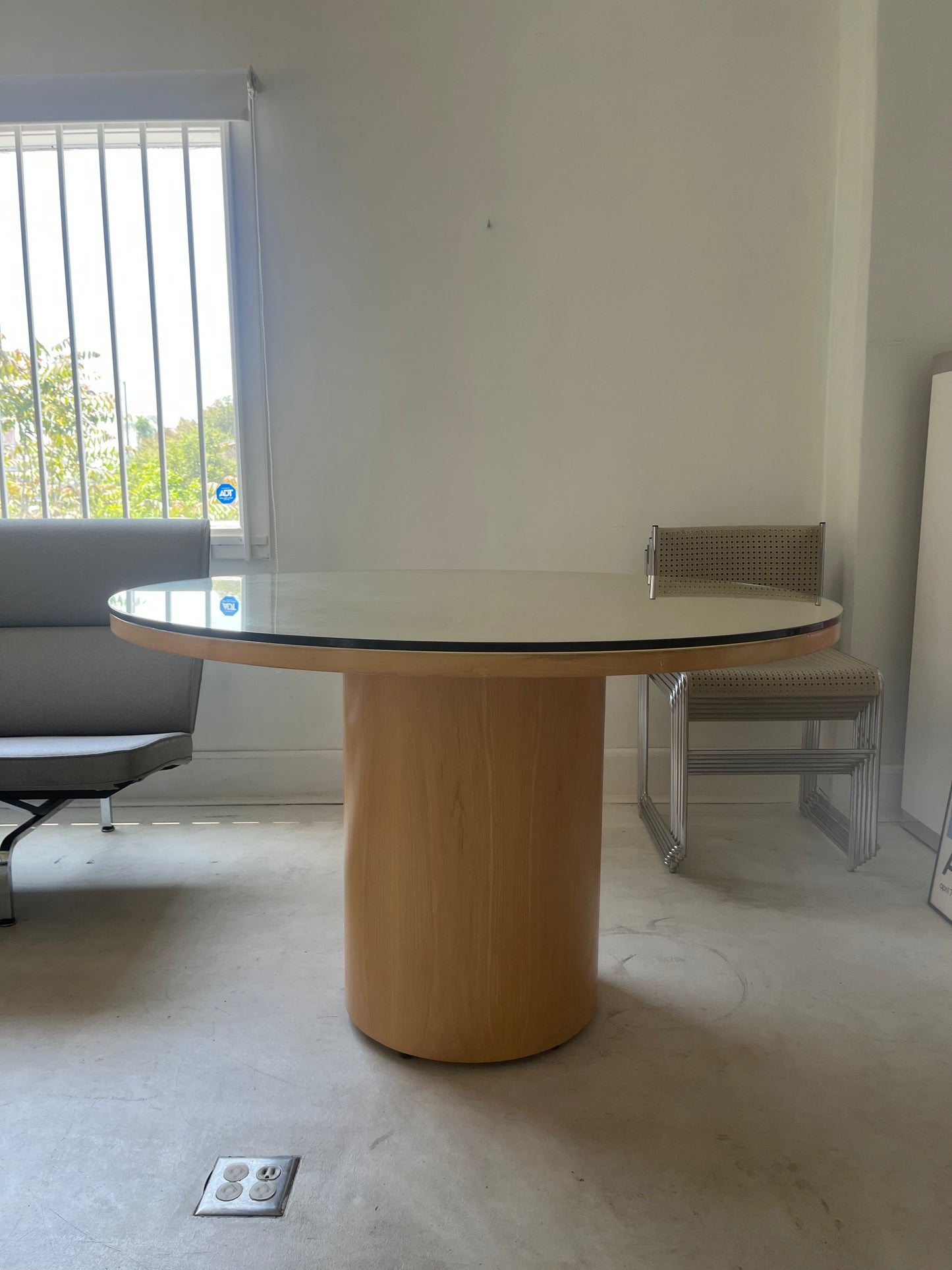 2000s Knoll Reff Round Drum Pedestal Dining Table