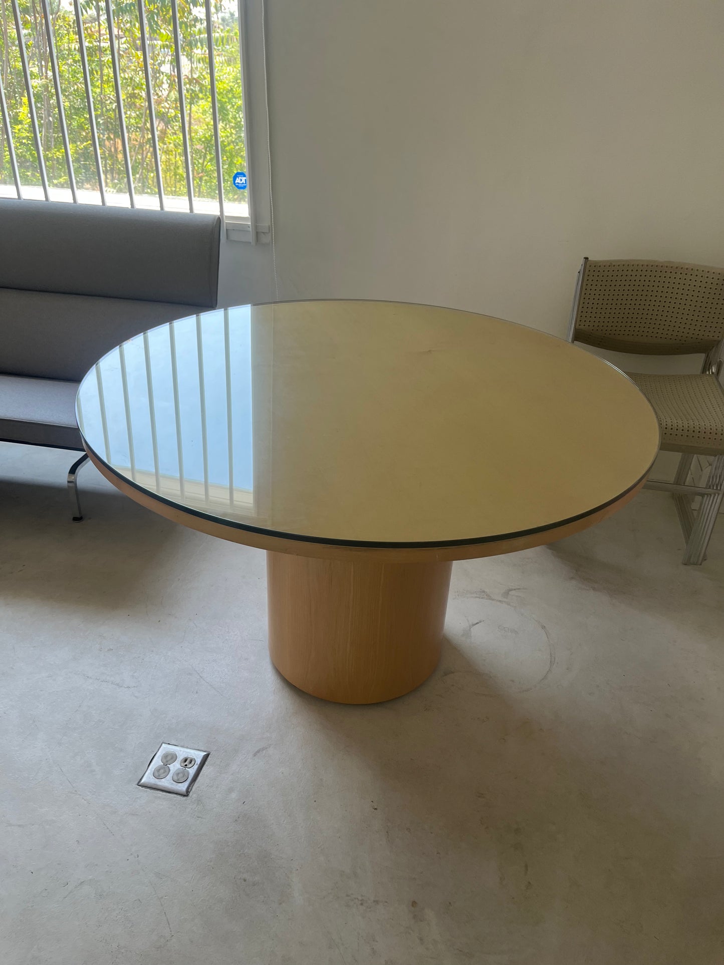 2000s Knoll Reff Round Drum Pedestal Dining Table