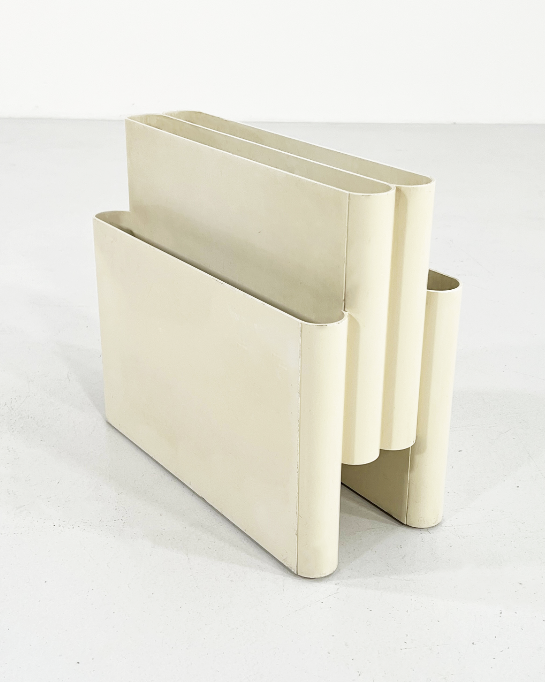 giotto stoppino magazine rack