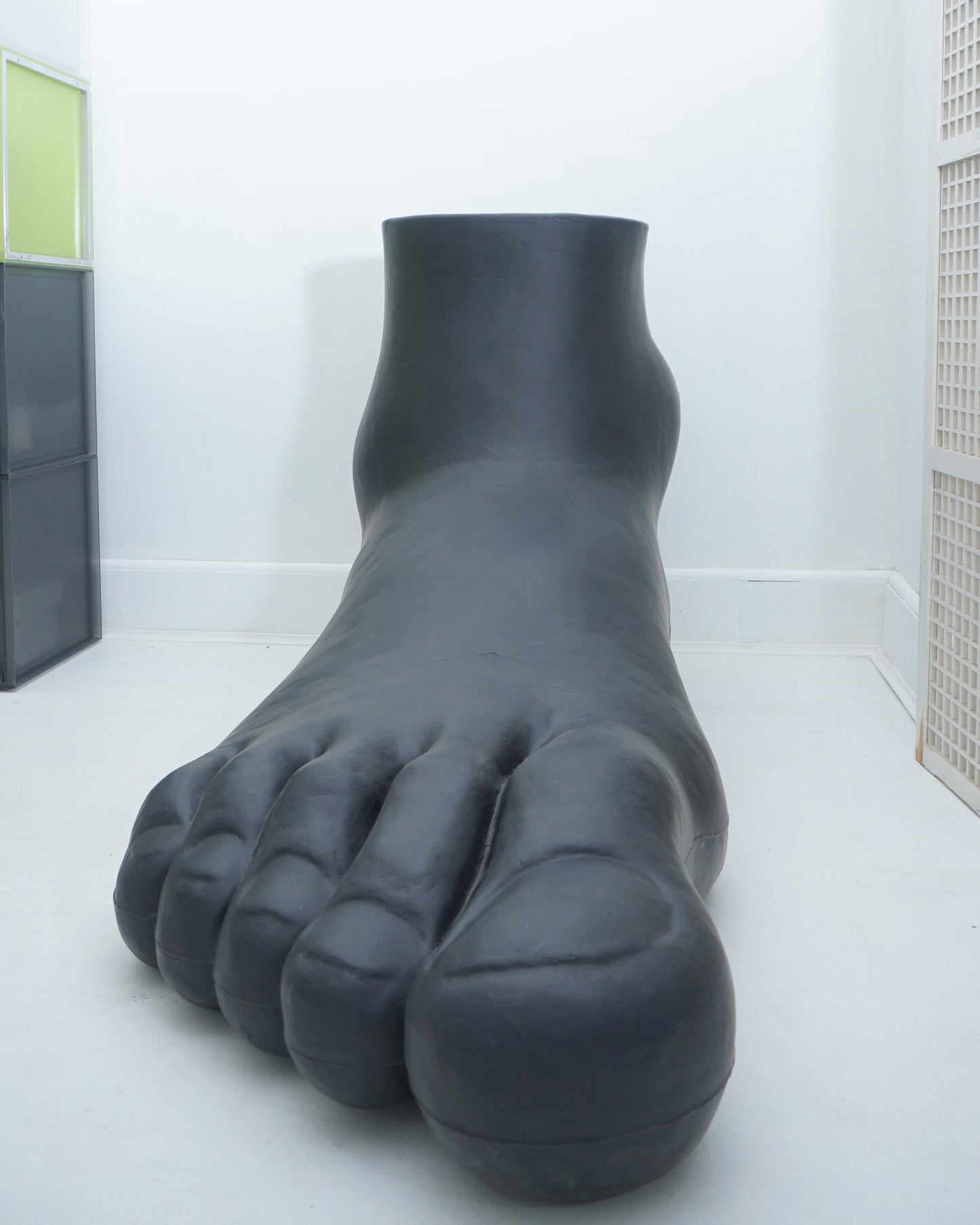 Up7 "Il Piede" Foot Lounge Chair in Black by Gaetano Pesce for B&B Italia Made in Italy, 2000 Series