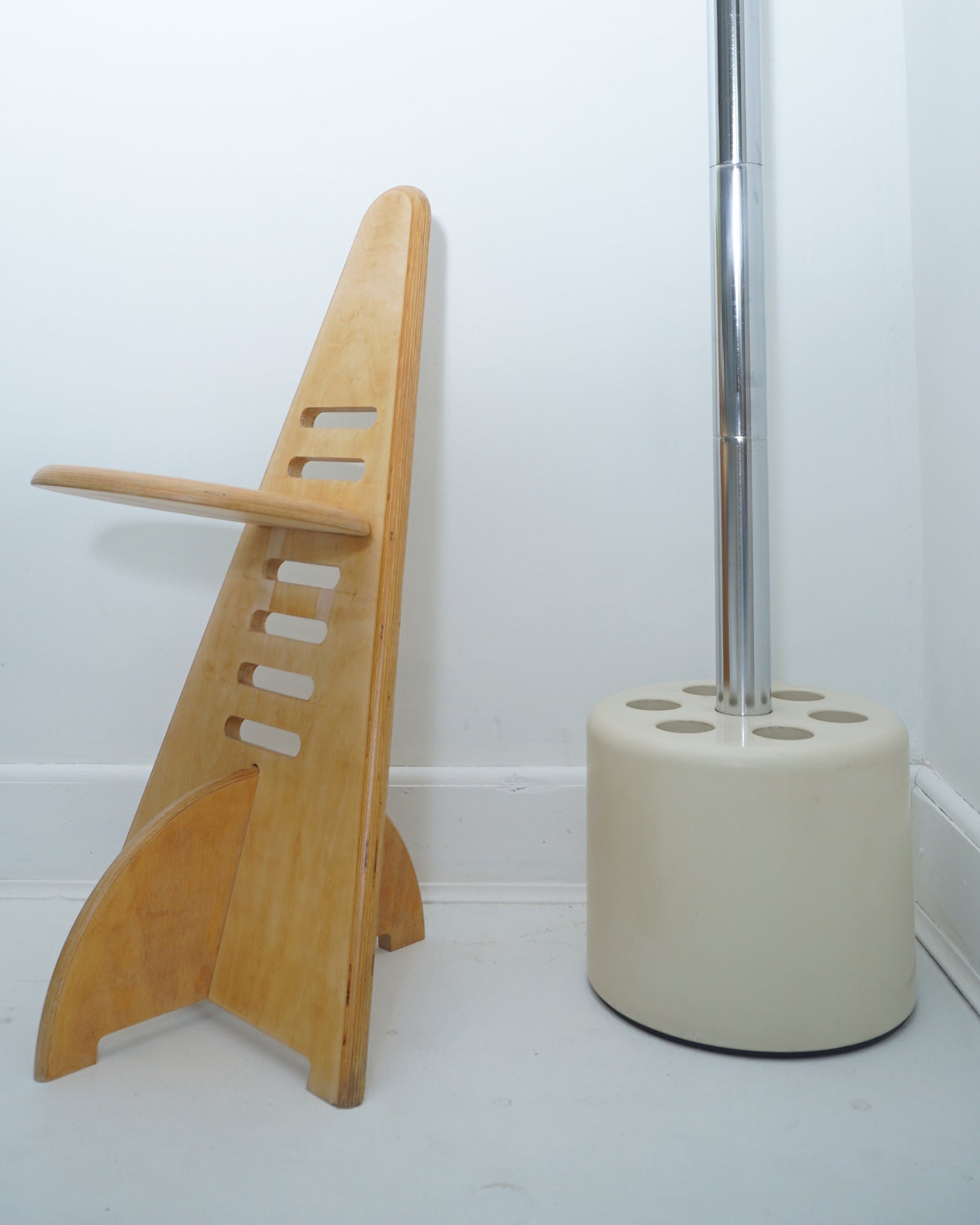 1968 Cream Velca Valet Stand, VIP Model, Designed by Paolo Orlandini and Roberto Lucci