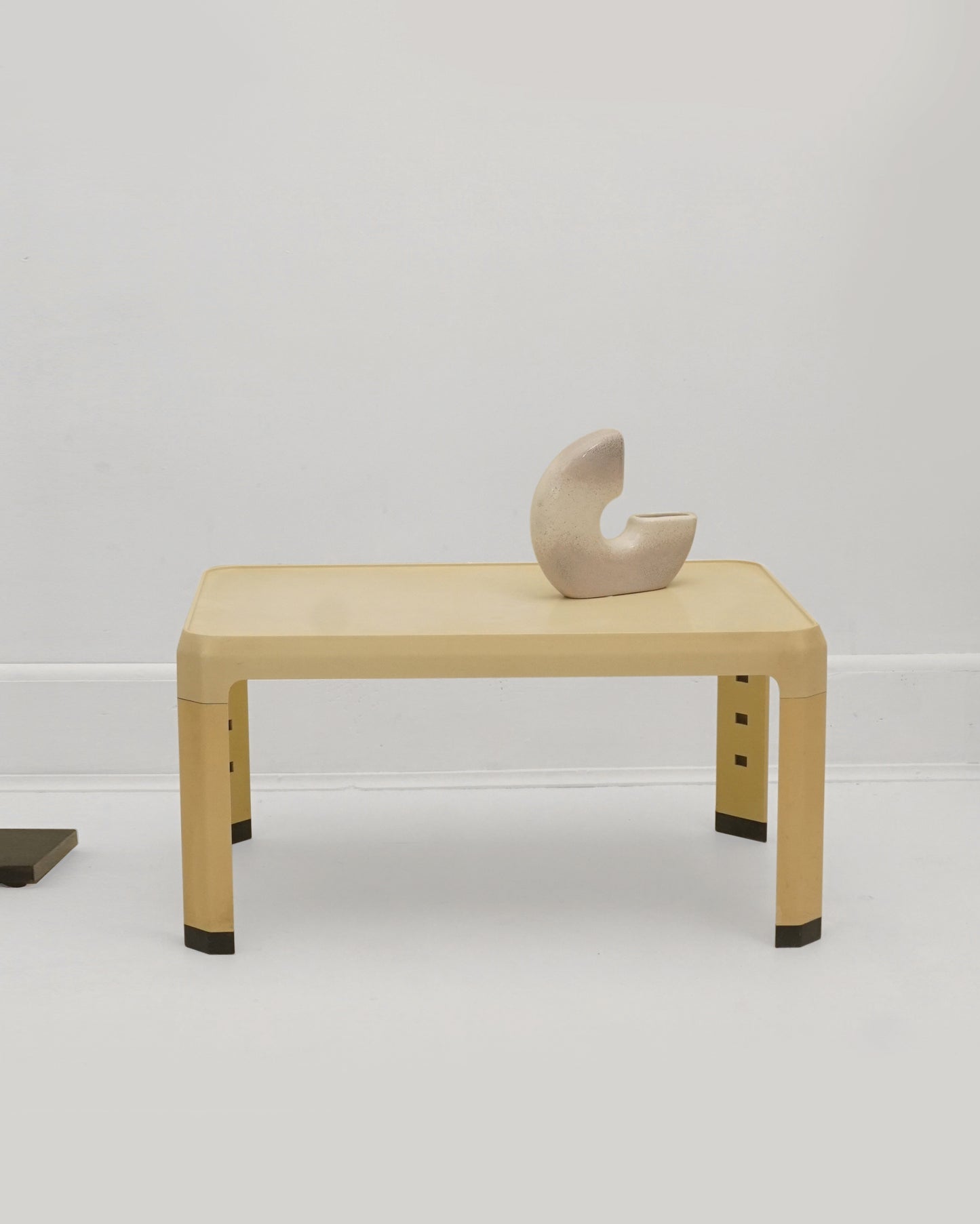 1960s Petite Cream Coffee Table by Alberto Rosselli for Kartell