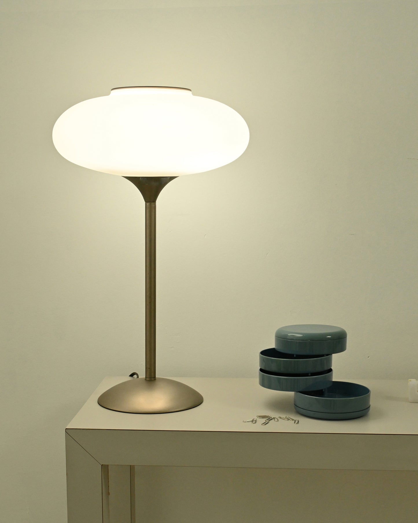 1980s Frosted Glass Shade Mushroom Laurel Style Lamp