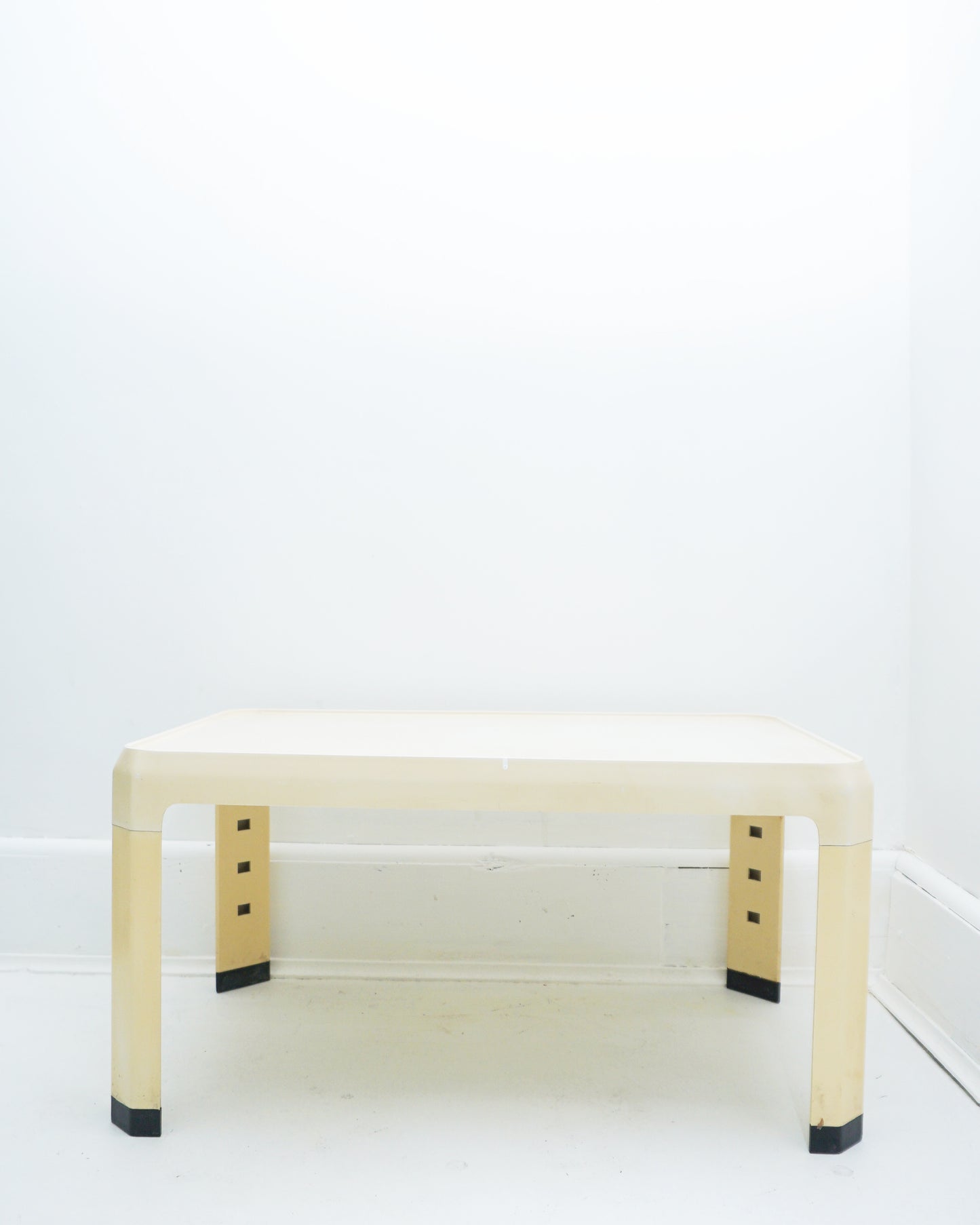 1960s Petite Cream Coffee Table by Alberto Rosselli for Kartell