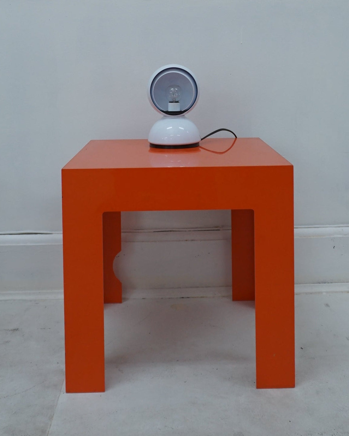 Artemide “Dalu” Table Lamp – White – 2000s Reissue – US-Ready (Adapter Installed)