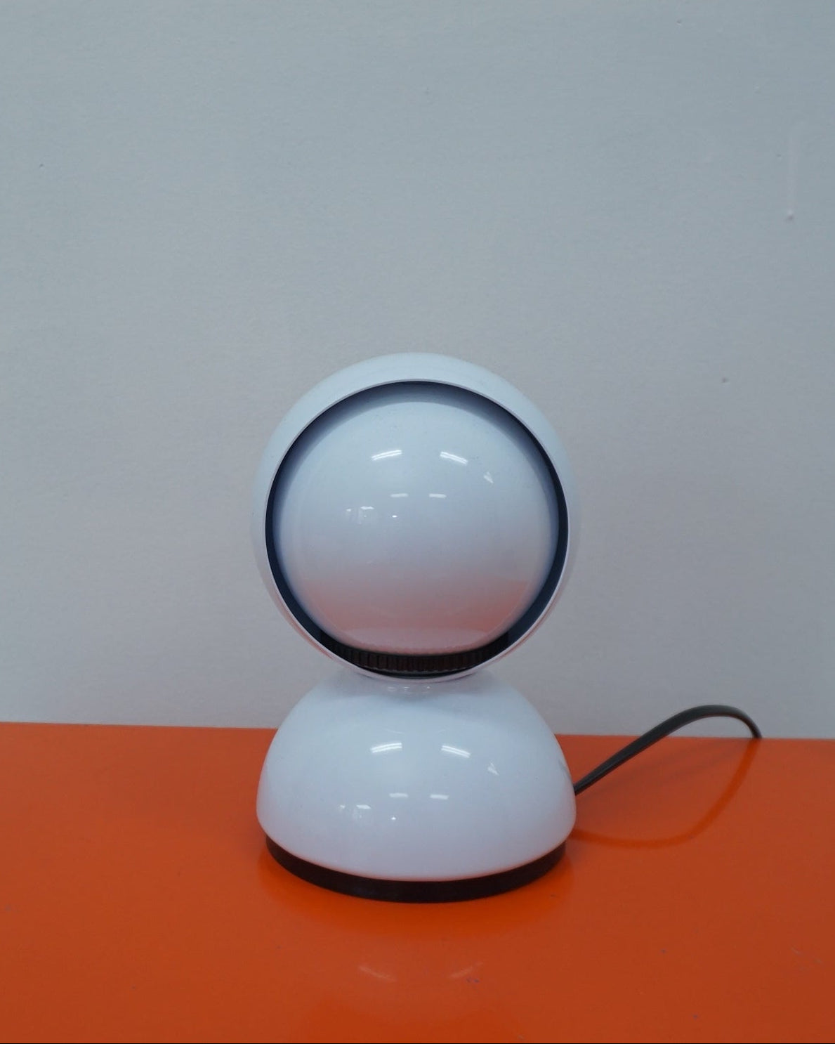 Artemide “Dalu” Table Lamp – White – 2000s Reissue – US-Ready (Adapter Installed)