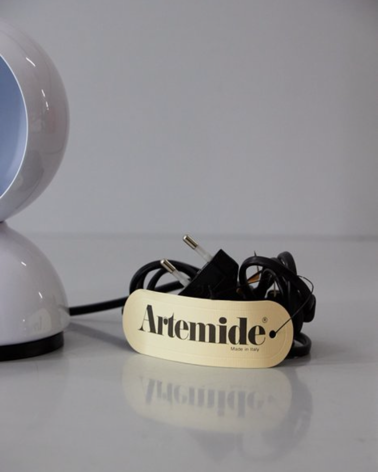 Artemide “Dalu” Table Lamp – White – 2000s Reissue – US-Ready (Adapter Installed)