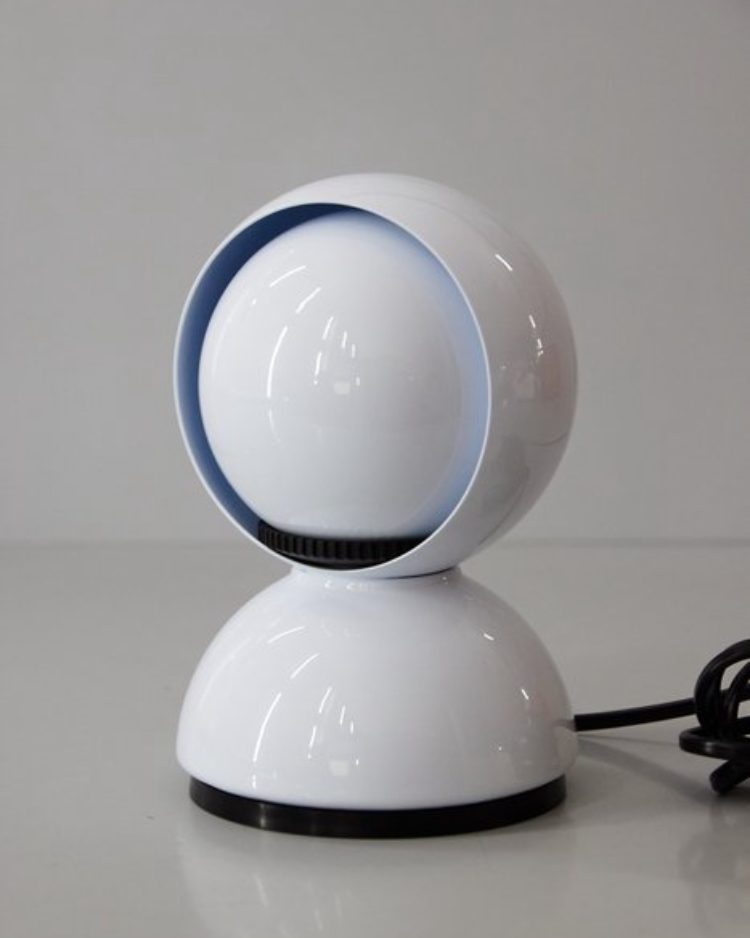 Artemide “Dalu” Table Lamp – White – 2000s Reissue – US-Ready (Adapter Installed)