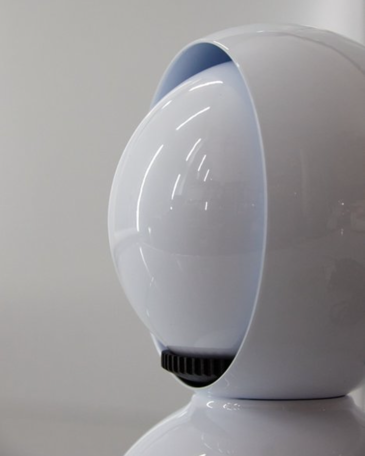 Artemide “Dalu” Table Lamp – White – 2000s Reissue – US-Ready (Adapter Installed)